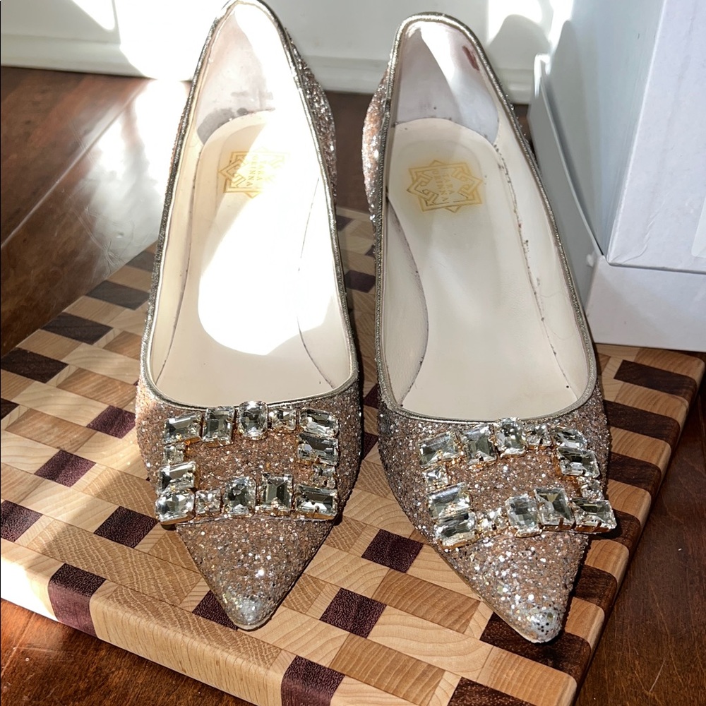 Tara Grinna Italy Gold Glitter Drizella Pumps Crystal Buckle Block Heels Size 8.